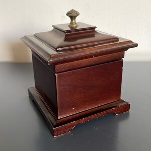 Bombay Musical Ring Box